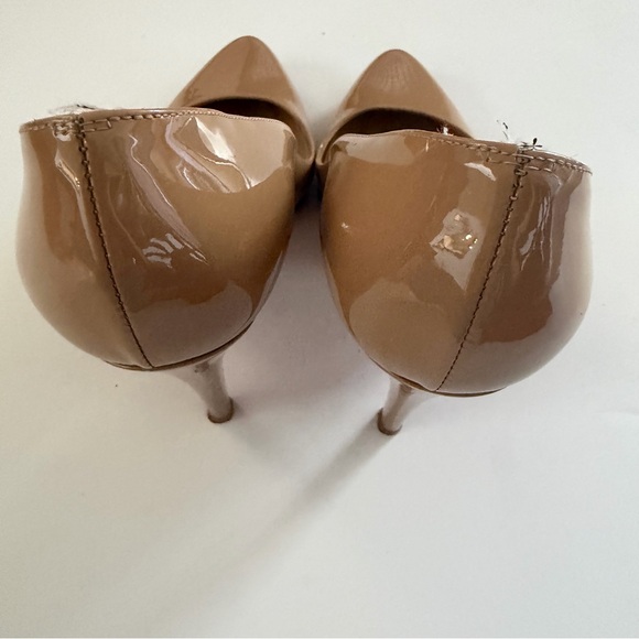 CHRISTIAN LOUBOUTIN Nude Patent Leather Pumps Red Sole Heels 37.5 - Picture 8 of 15